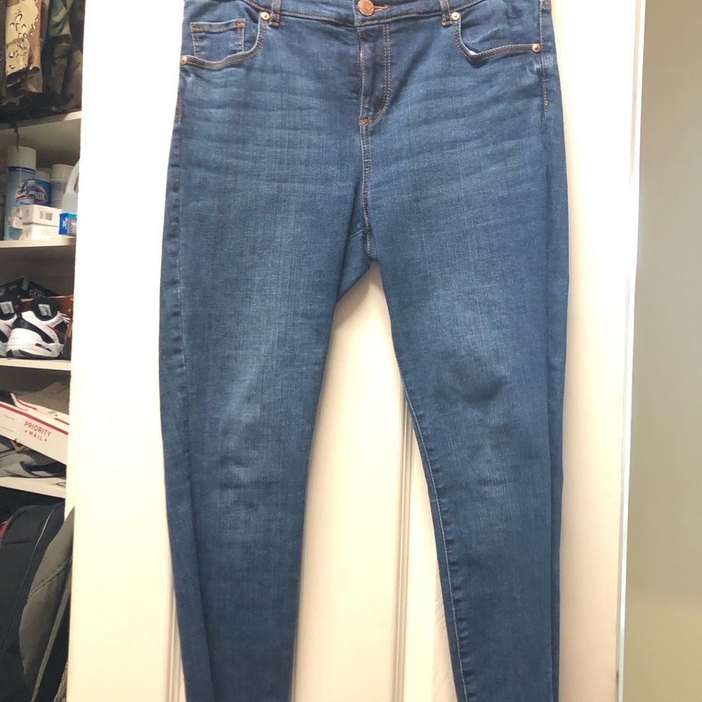 Ann Taylor loft crop petite jeans size 10(30)